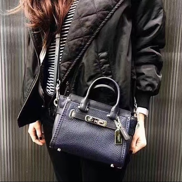 coach pebbled leather swagger 20 Navy - Picture 3 of 4